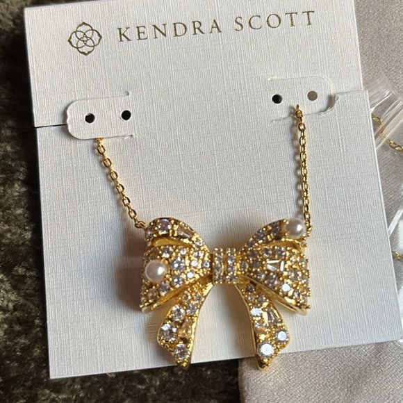 Kendra Scott Jewelry - Kendra Scott Gold pearl bow necklace . Gives lovefancy vibes. NWT .